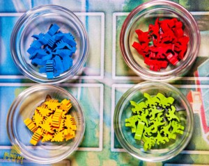 Tiny Epic Dinosaur dino meeples